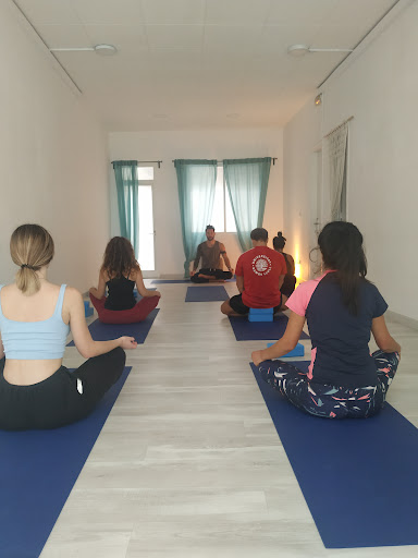 Centro de Yoga AHAMKÂRA movimiento del yoga – Badalona