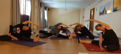 Centro de Yoga Estudio de Yoga y Sofrología Carmen Valle-L'Hospitalet de Llobregat-CentroYogayMeditación-Retiros – L'Hospitalet de Llobregat